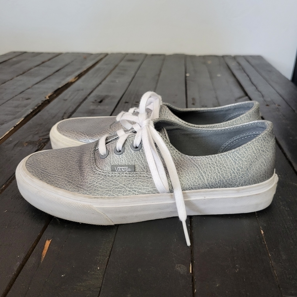 Vans Classic Lace Up Low Top Shoes Metallic Silver Shiny Women's 7